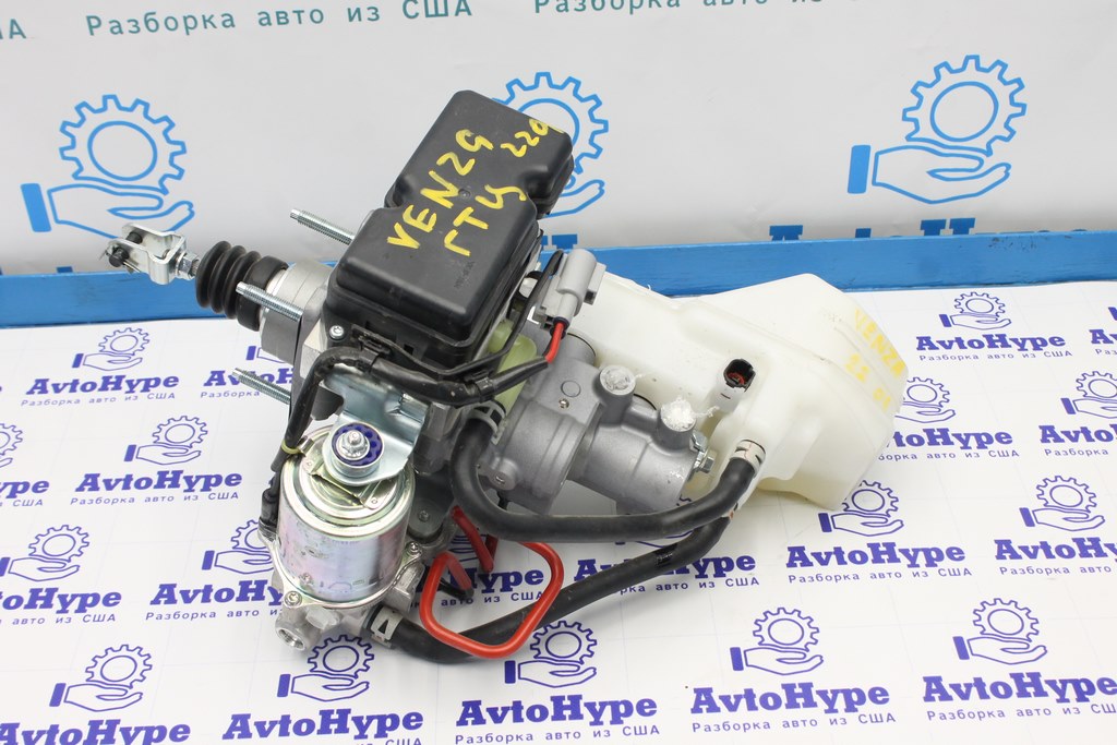 Главный тормозной цилиндр с бачком Toyota Venza 21- в сборе с brake booster, с крышкой (01)