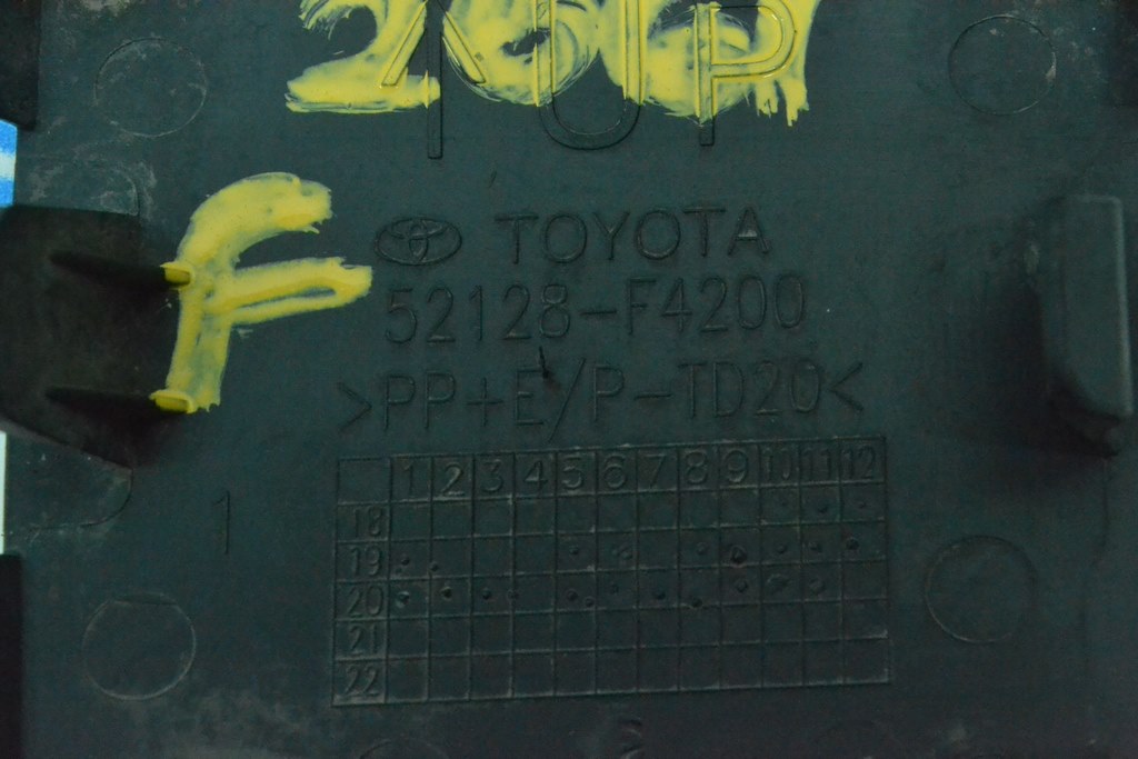 Заглушка буксировочного крюка переднего бампера Toyota C-HR 18-23 (01) 52128-F4200 — фото 3
