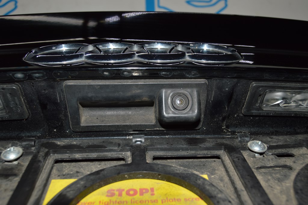 Камера заднего вида с ручкой и кнопкой открывания багажника Audi A3 8V 15-18 4d
