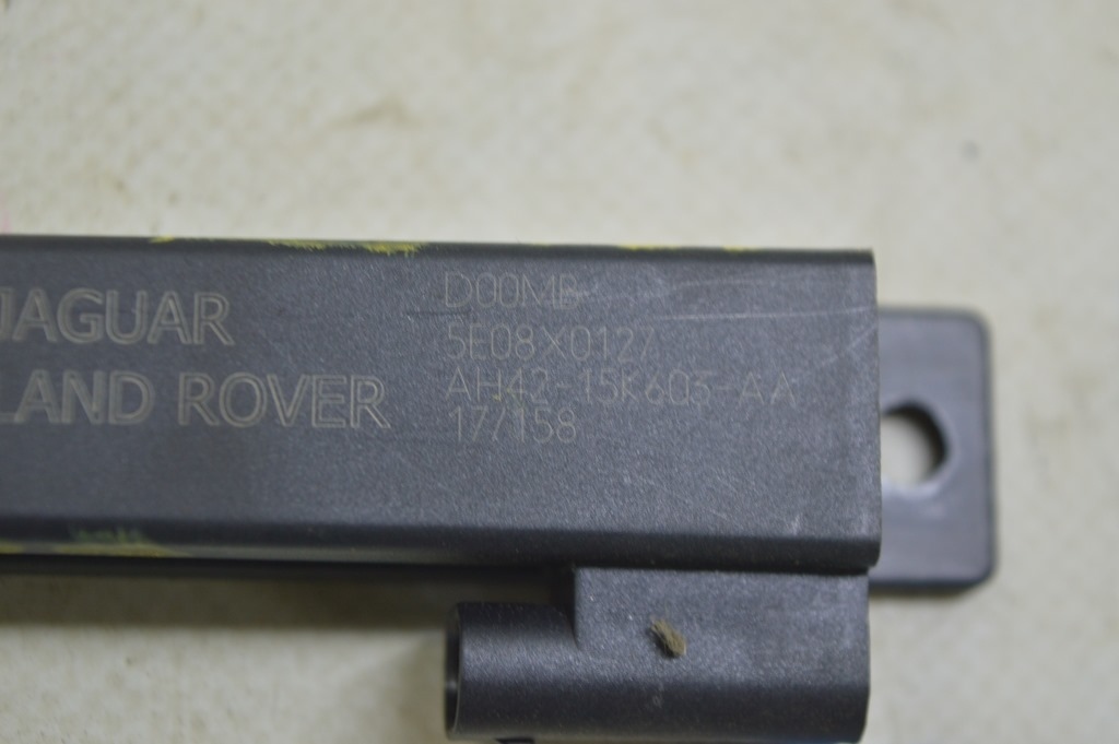 KEYLESS ENTRY ANTENNA Range Rover Velar L560 17- (01) — фото 2