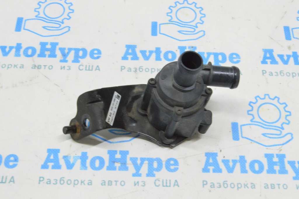 Клапан системы охлаждения второй Audi A3 8V 15-20 (02) 5Q0121599AA