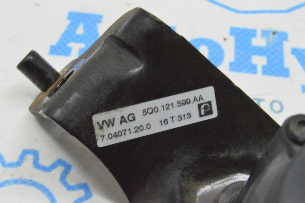 Клапан системы охлаждения второй Audi A3 8V 15-20 (02) 5Q0121599AA — фото 3