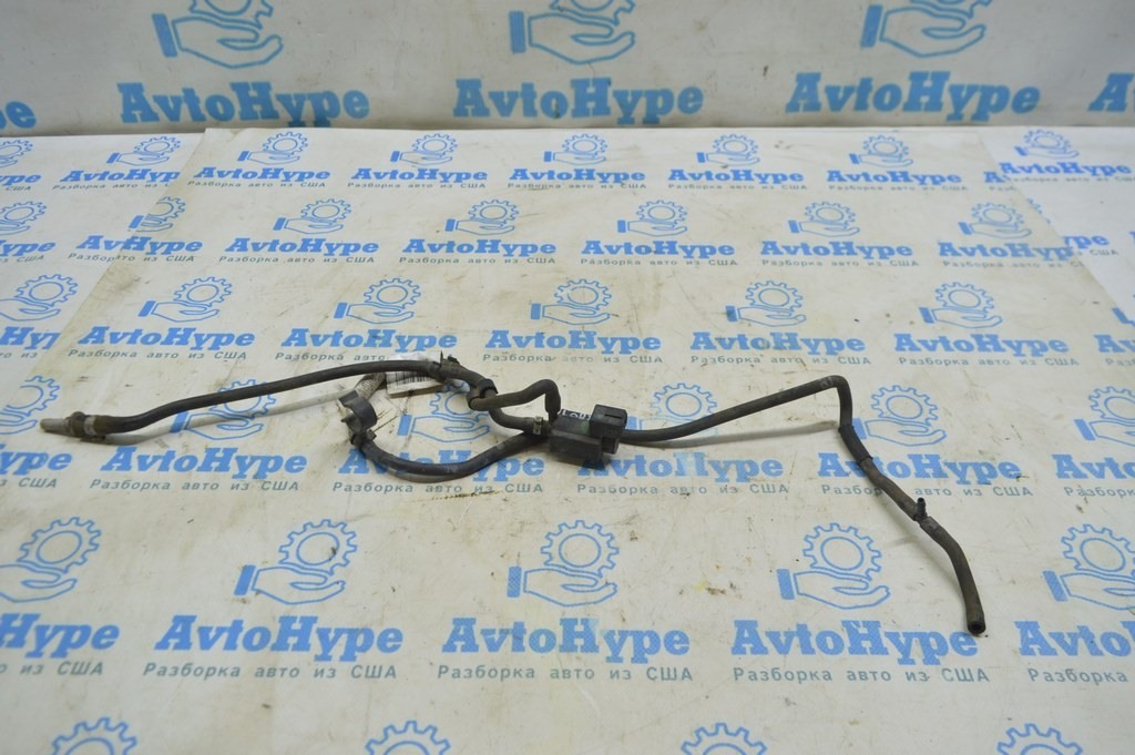 Клапан вакуумный с трубками Range Rover Velar L560 17- (01)