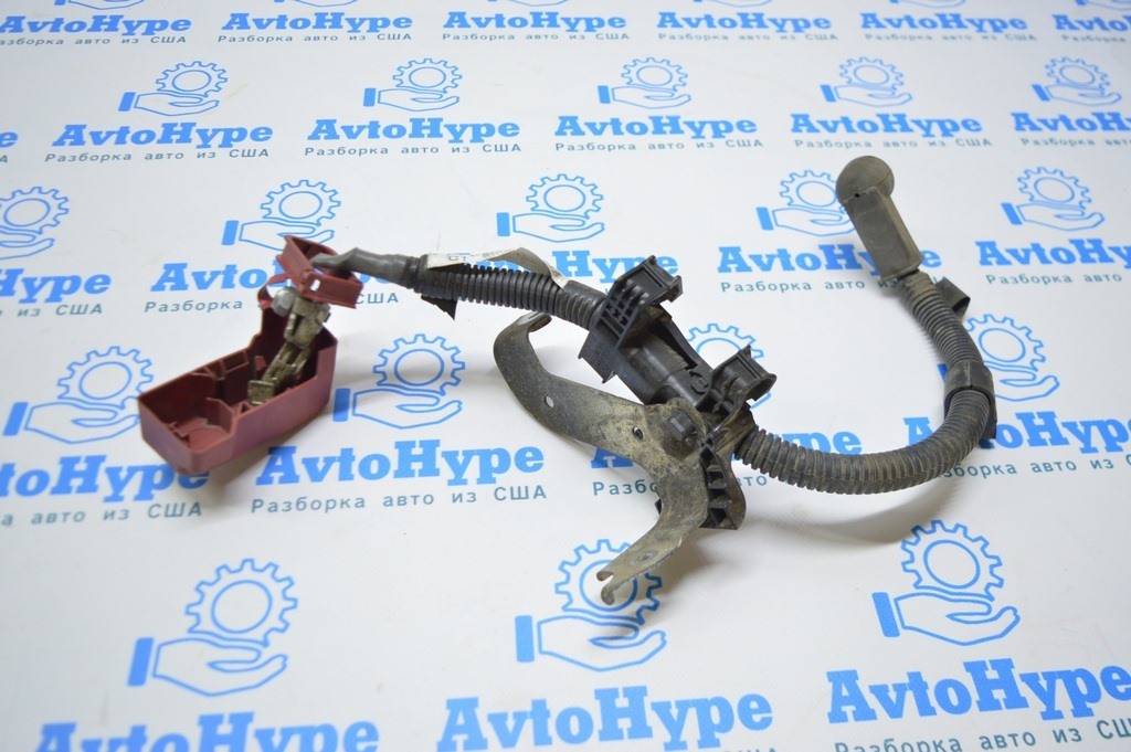 Клемма плюсовая Toyota Camry v50 12-14 usa\euro с крышкой 82122-33100