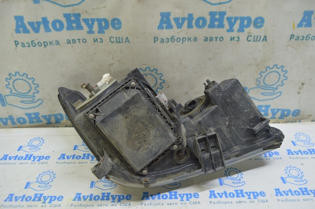 Клипса крепление фары нижняя левая Lexus RX300 RX330 RX350 RX400h 04-09