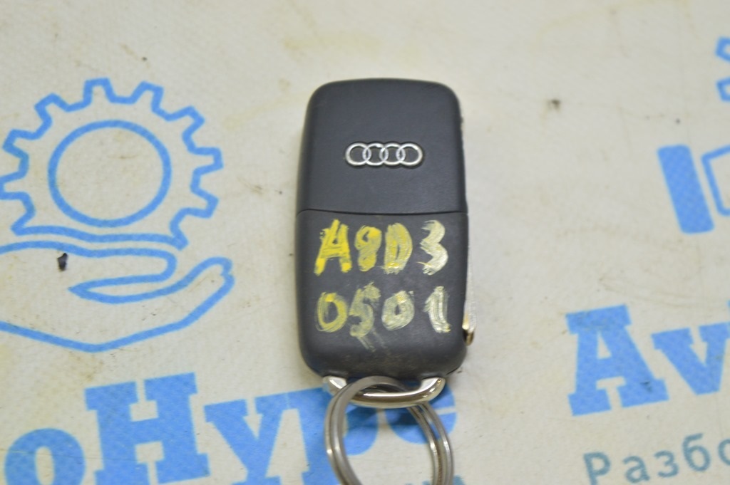 Ключ Audi A8 D3 03-09 3 кнопки (01) потерт