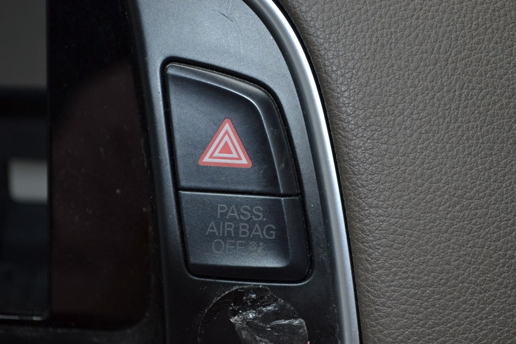 Кнопка аварийки Audi Q5 8R 09-17 (02)