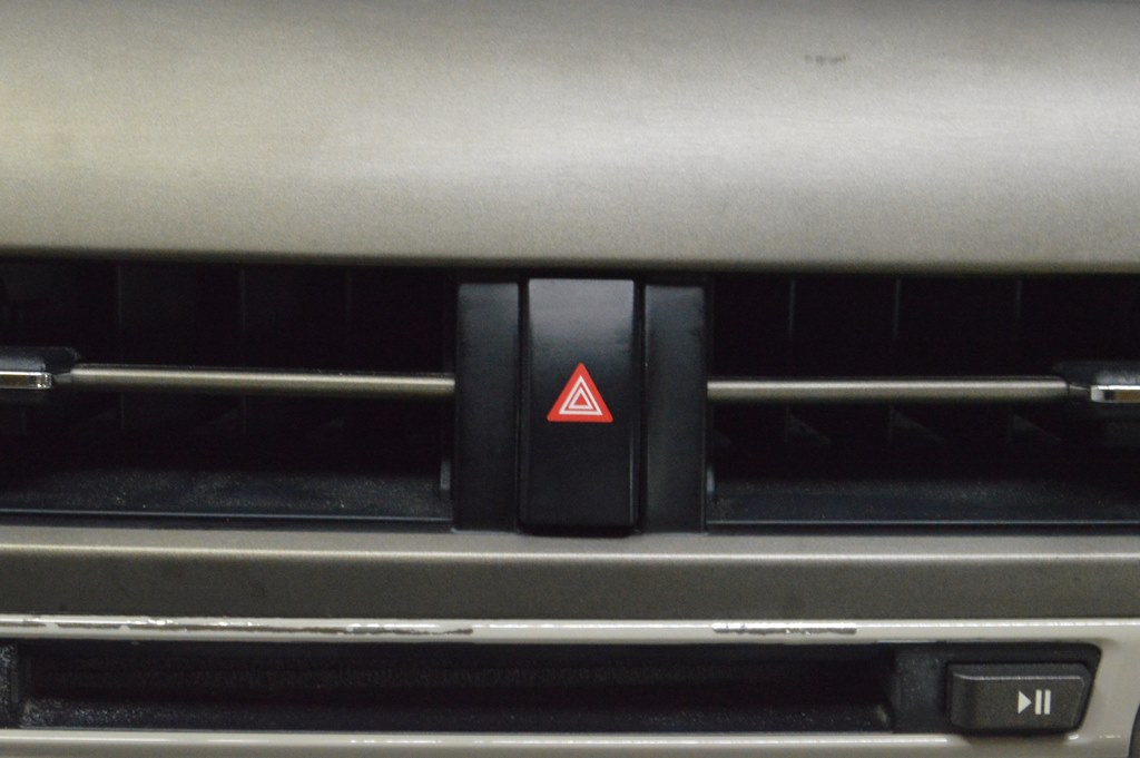 Кнопка аварийной сигнализации Lexus RX350 RX450 10-15