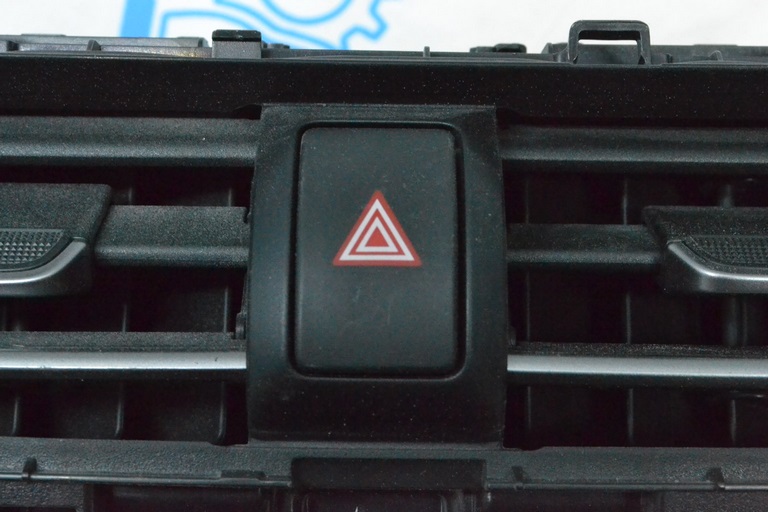 Кнопка аварийной сигнализации Toyota C-HR 18-23