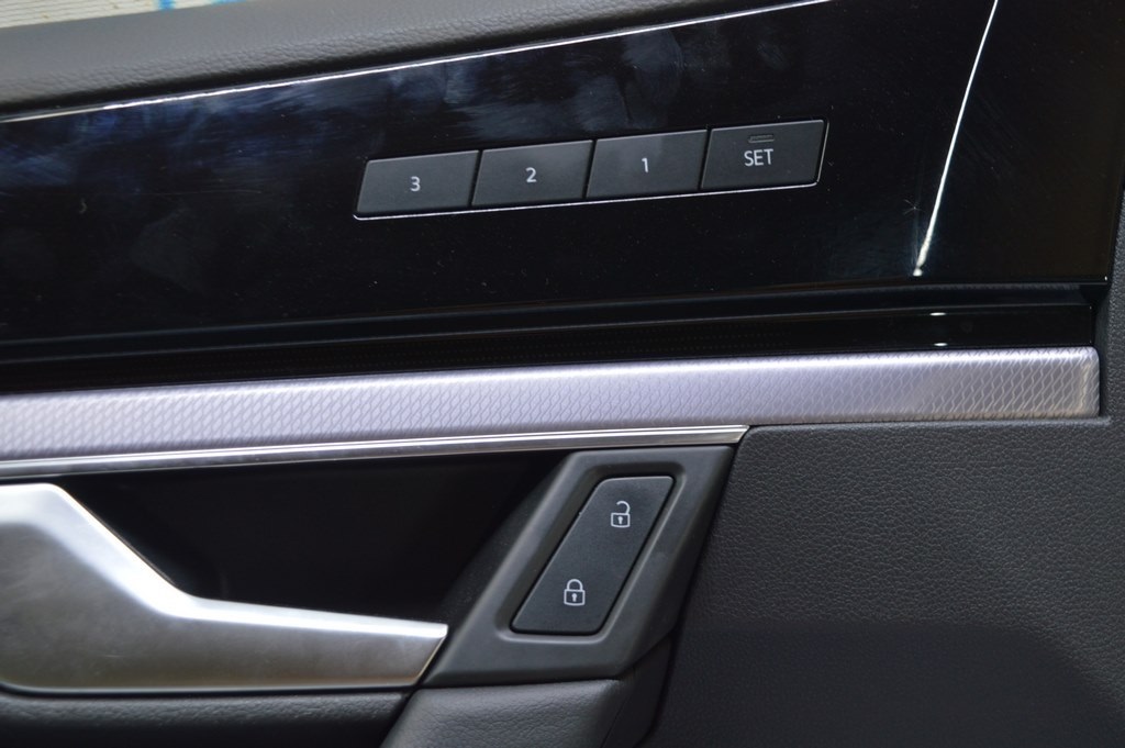 Кнопка блокировки дверей перед лев VW Touareg 18- черн