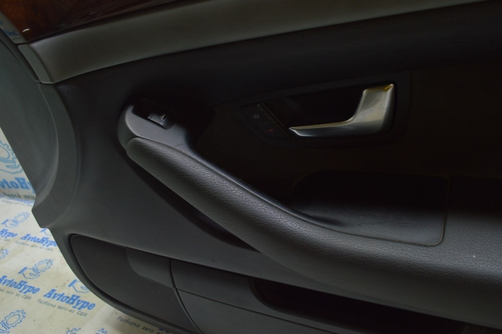 Кнопка блокировки двери перед прав Audi A8 D3 03-09