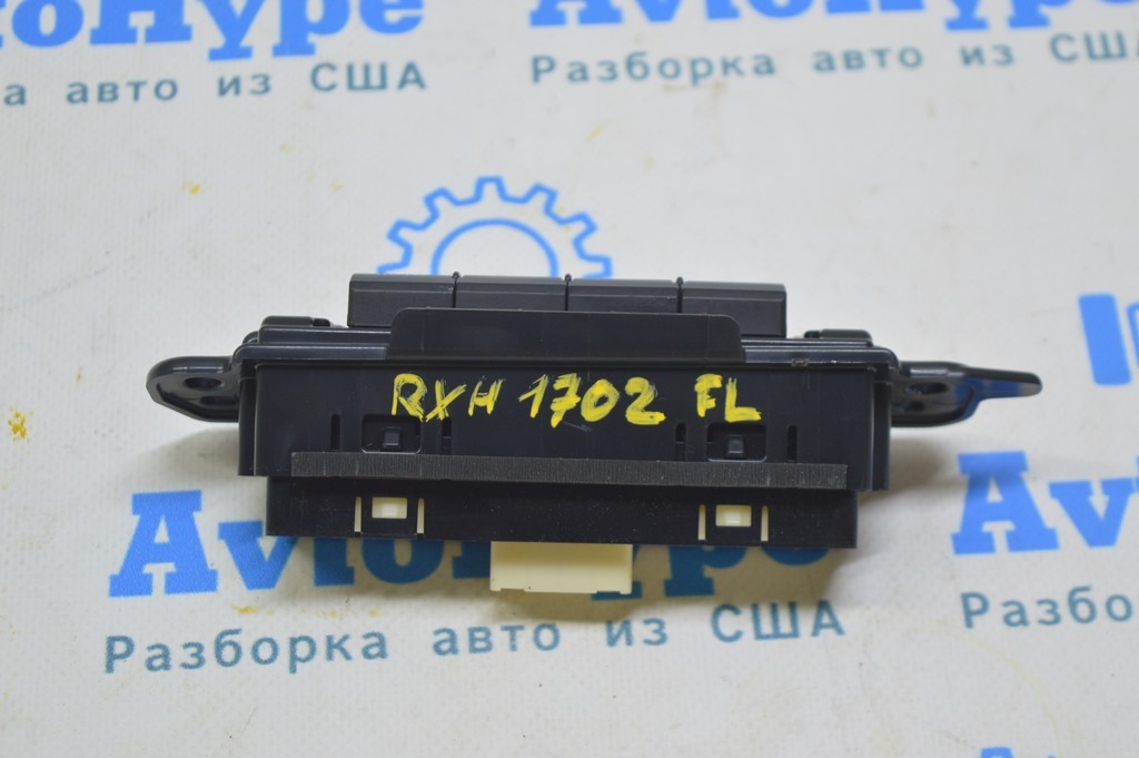 Кнопка открытия двери багажника и авто дальний Lexus RX350 RX450h 16-22 — фото 2