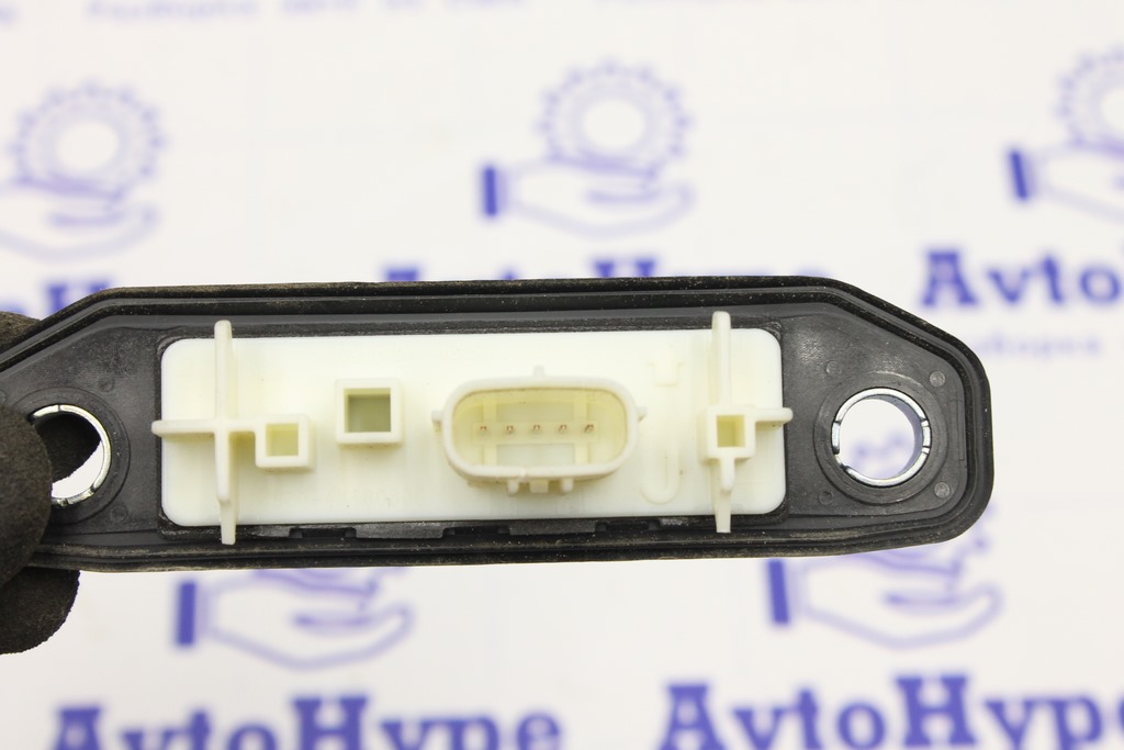 Кнопка відкриття дверей багажника з підсвіткою номера Toyota Venza 21-24 keyless — фото 2