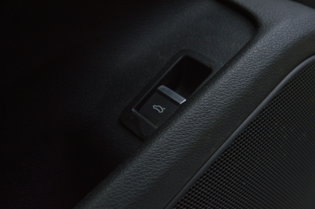 Кнопка открытия крышки багажника Audi A4 B9 17-