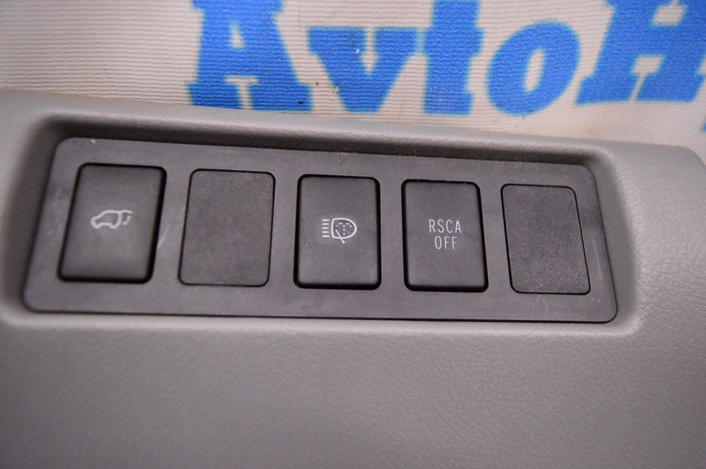 Кнопка открытия крышки багажника Toyota Sequoia 2008-2022