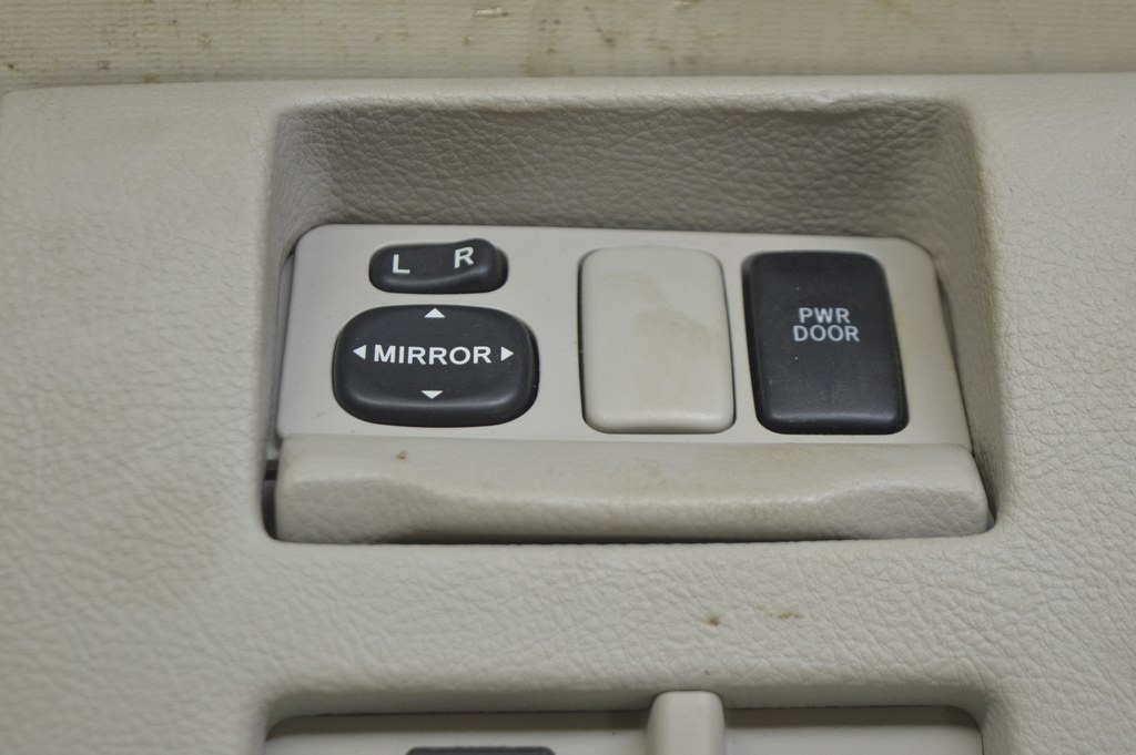 Кнопка PWR DOOR RX300 RX330 RX350 RX400h 04-09