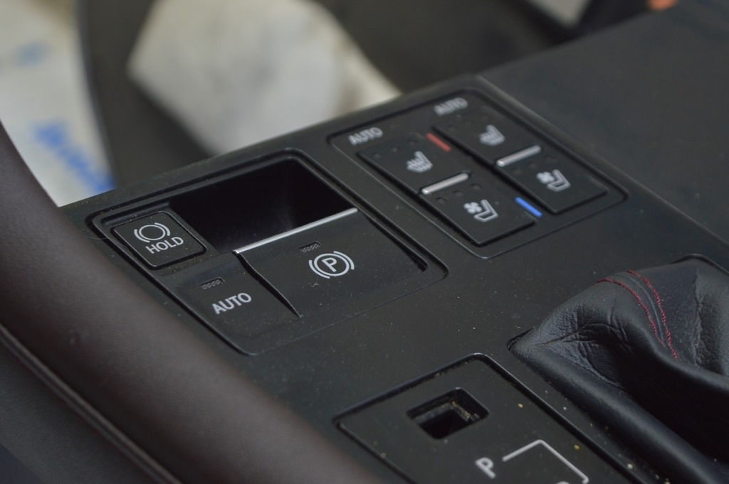 Кнопка ручника Lexus RX350 RX450h 16-19