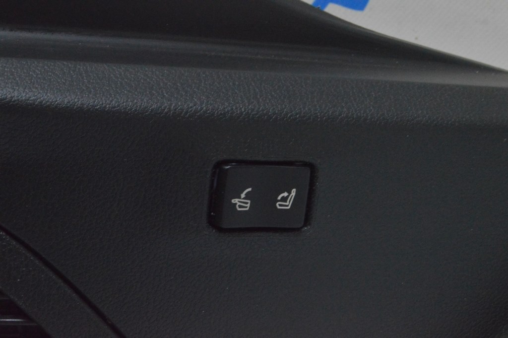 Кнопка складывания заднего сиденья левая Lexus RX 350/350h/500h 23-