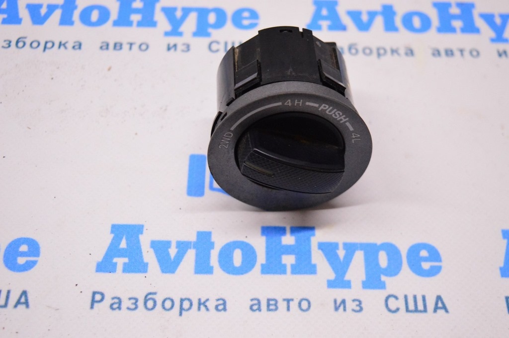 Кнопка включения полного привода на консоли Toyota Sequoia 08-16 AWD — фото 2