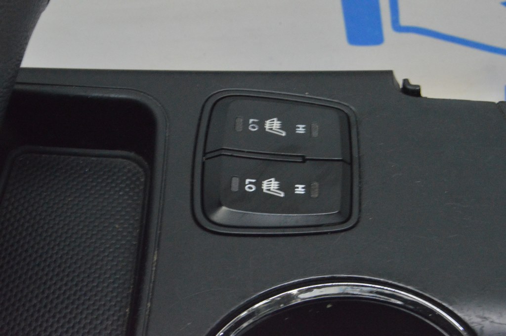 Кнопки подогрева передних сидений Hyundai Sonata 11-14