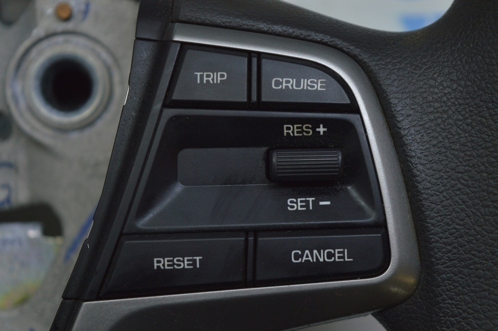 Кнопки управления (на руле) HYUNDAI ELANTRA AD 17-18 дорест
