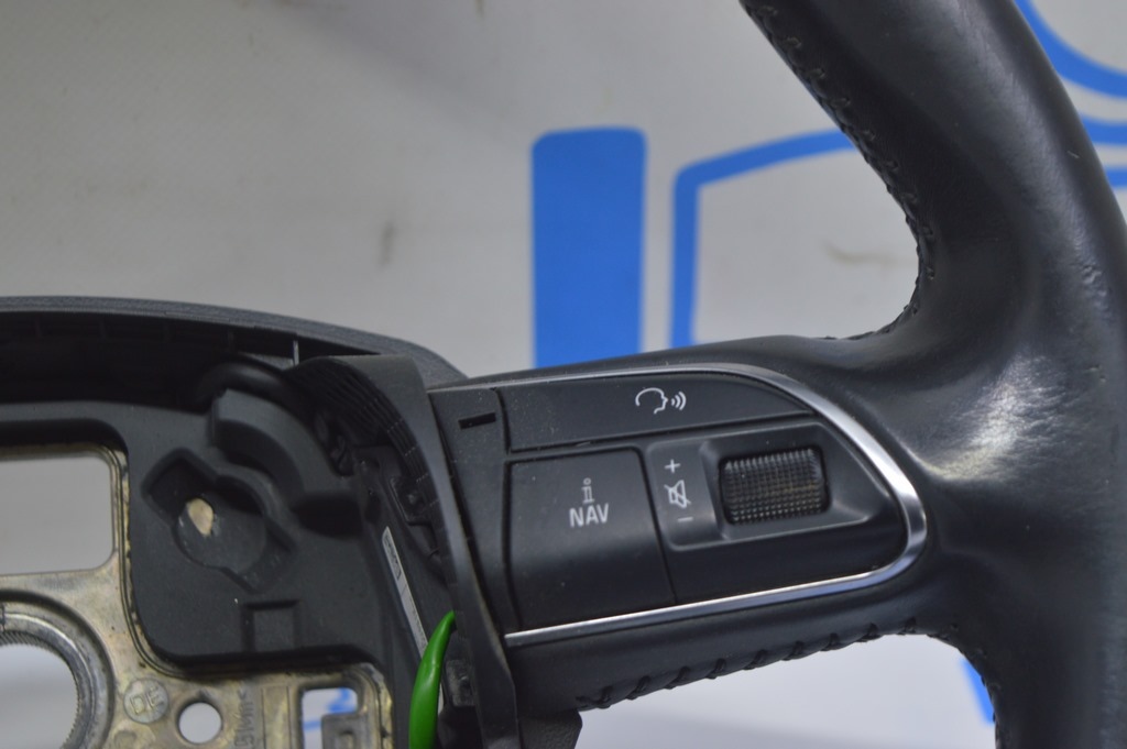 Кнопки управления на руле правое Audi Q5 8R 13-17 тип-2