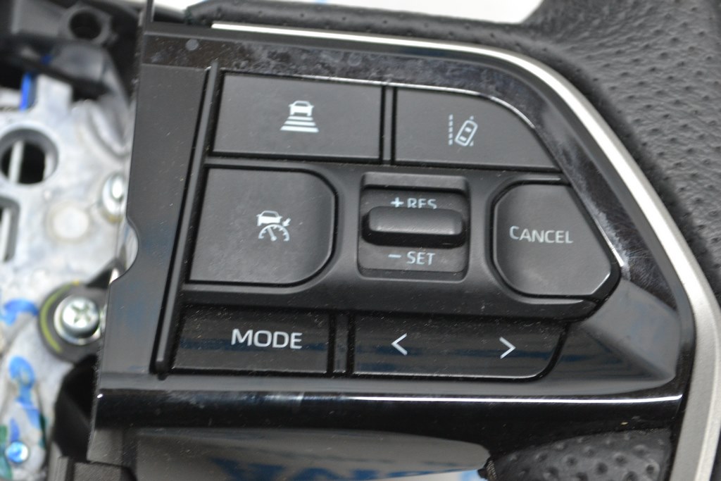 Кнопки управления (на руле) Toyota Tundra 22- (01) — фото 3