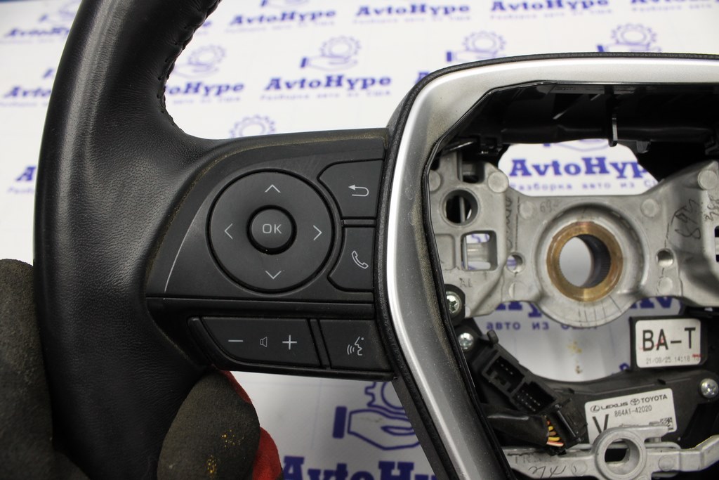 Кнопки керування на кермі Toyota Venza 21-22 (01) у зборі з накладкою