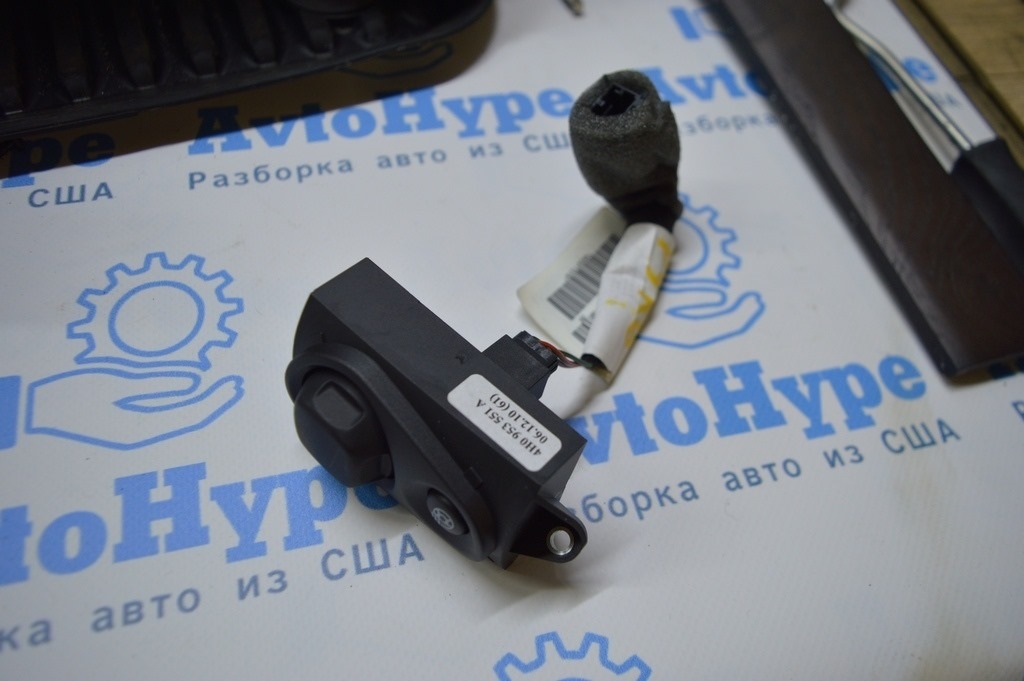 Кнопки управления рулевой колонкой и подогревом руля Audi A8 D4 10-17 с проводом 4H0971516
