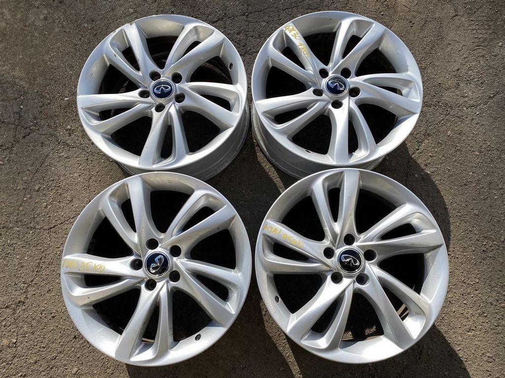 Комплект дисков R18 4шт Infiniti QX30 17- S (01) один с бордюркой незначит.