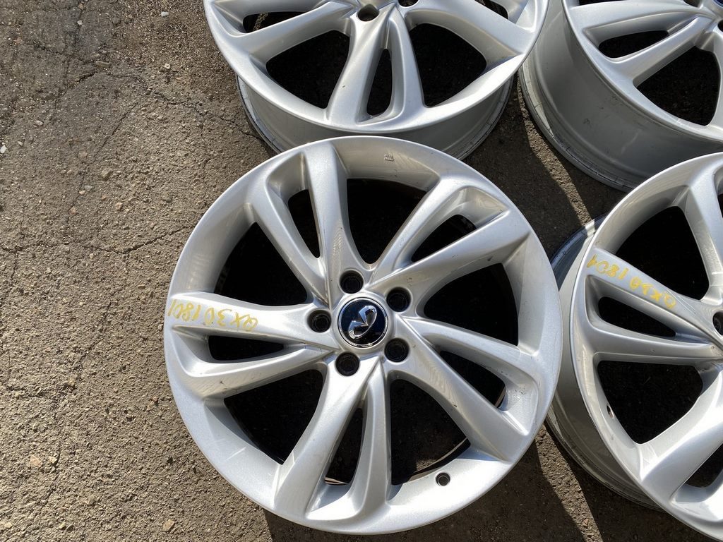 Комплект дисков R18 4шт Infiniti QX30 17- S (01) один с бордюркой незначит. — фото 4