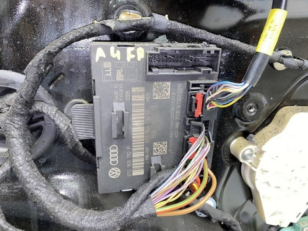 Компьютер двери перед прав Audi a4 b8 08-16