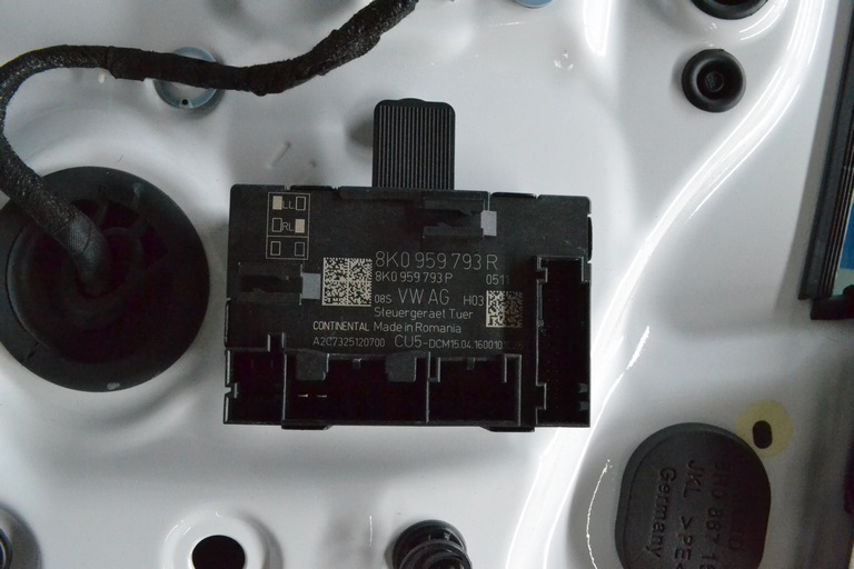 Компьютер двери передней левой Audi Q5 8R 09-17 (02)