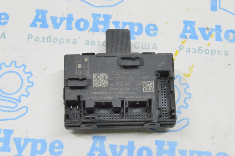 Компьютер двери передней правой Skoda Octavia III A7 13-20