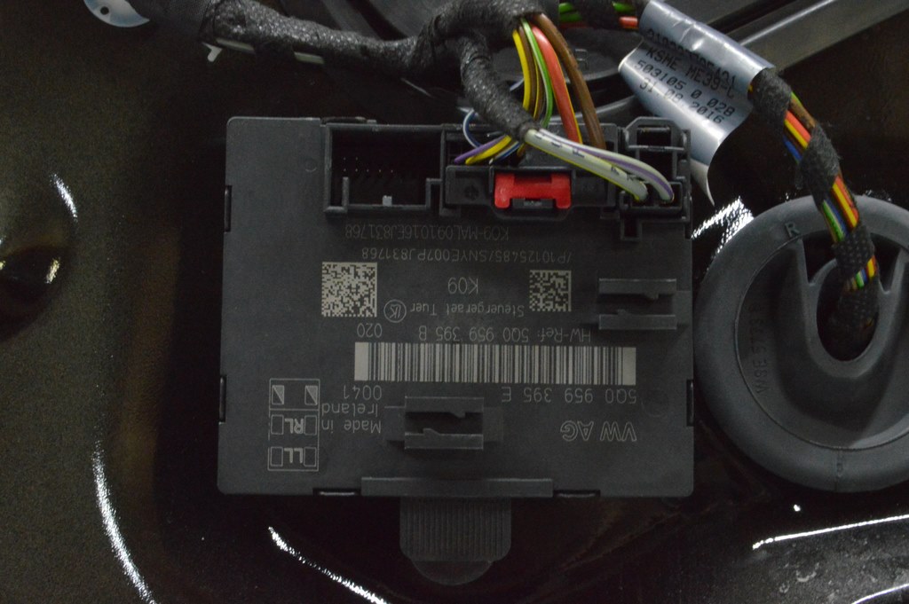 Компьютер двери задней правой Audi A3 8V 15-20 (02)
