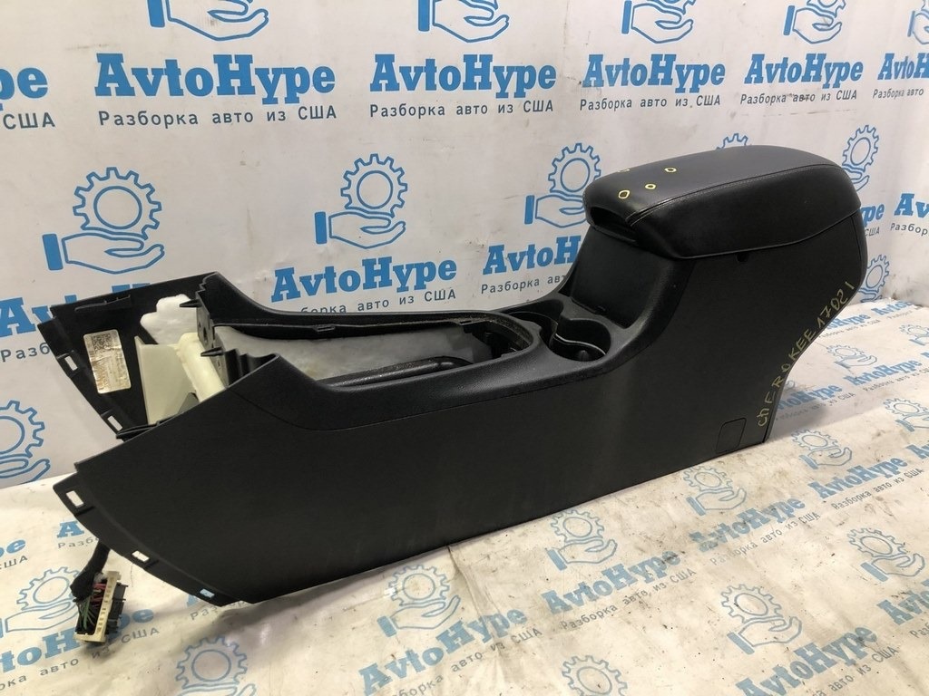 Консоль центральная (подлокотник и подстаканники) Jeep Cherokee KL 14-18 дорест черн (02) деф.