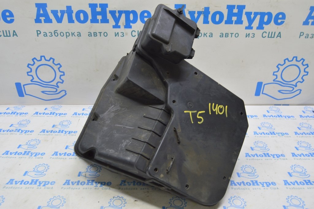 Корпус блока предохранителей подкапотного VW Multivan T5 09-15 3 части
