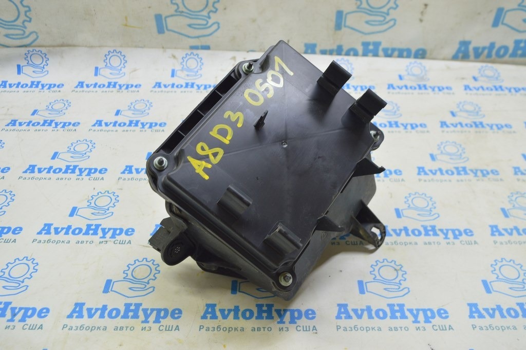 Корпус блока предохранителей подкапотный Audi A8 D3 03-09