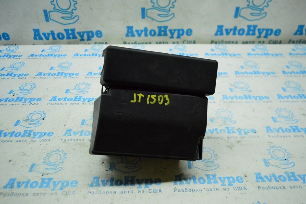 Корпус блока предохранителей подкпотный VW Jetta 11-18 USA (01)