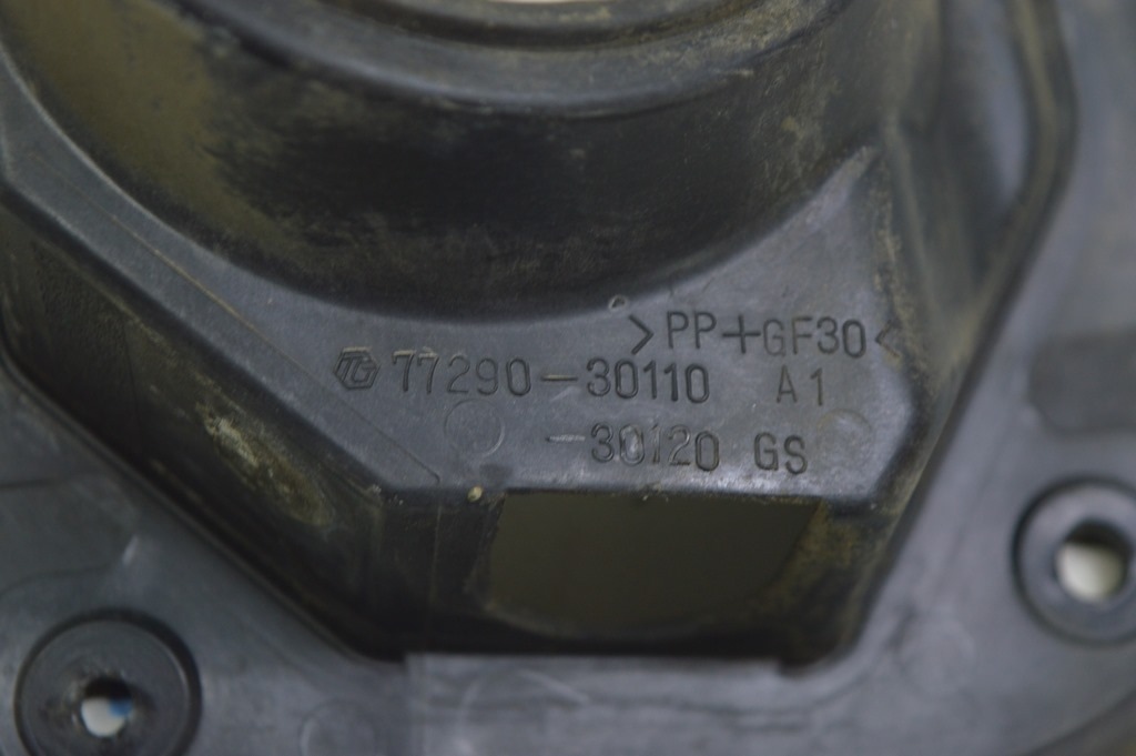 Корпус лючка бензобака Lexus GS300 GS350 GS430 06-11 — фото 3