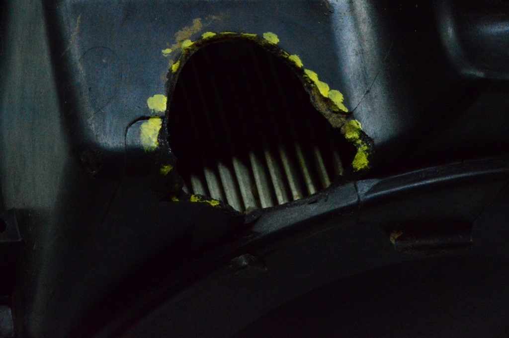 Корпус воздушного фильтра Ford Focus mk3 11-18 2.0 (07) дефект. — фото 3
