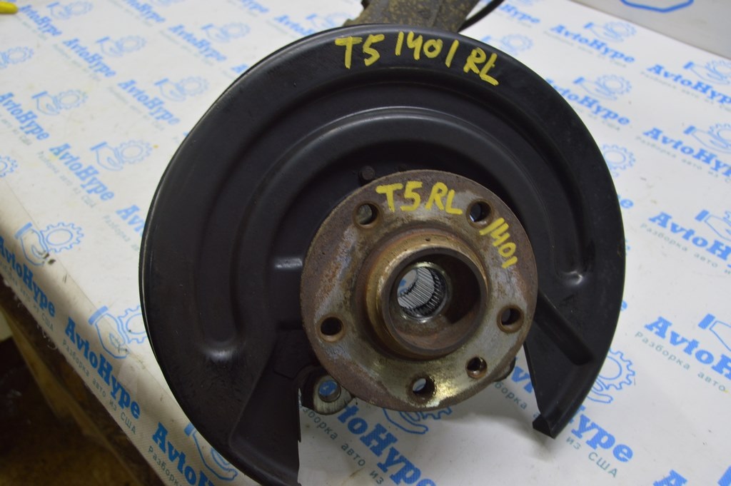 Кожух тормозного диска зад лев VW Multivan T5 09-15