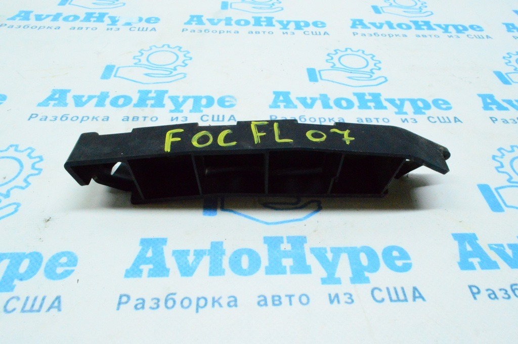 Крепление переднего бампера левое Ford Focus mk3 11-18