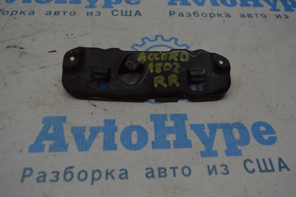 Крепление заднего бампера под фонарем правое Honda Accord 18-