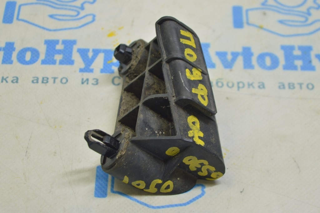Крепление заднего бампера правое под фонарем Lexus GS300 GS350 GS430 GS450h 06-11