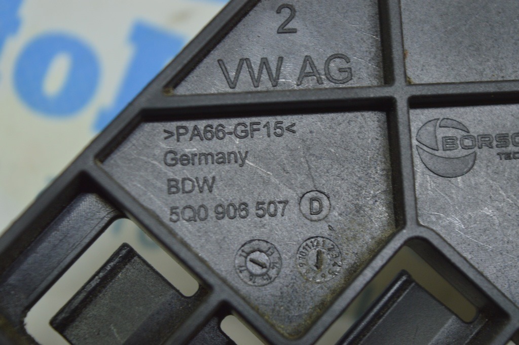 Кронштейн блока ECU Audi A3 8V 15-16 2.0T — фото 3