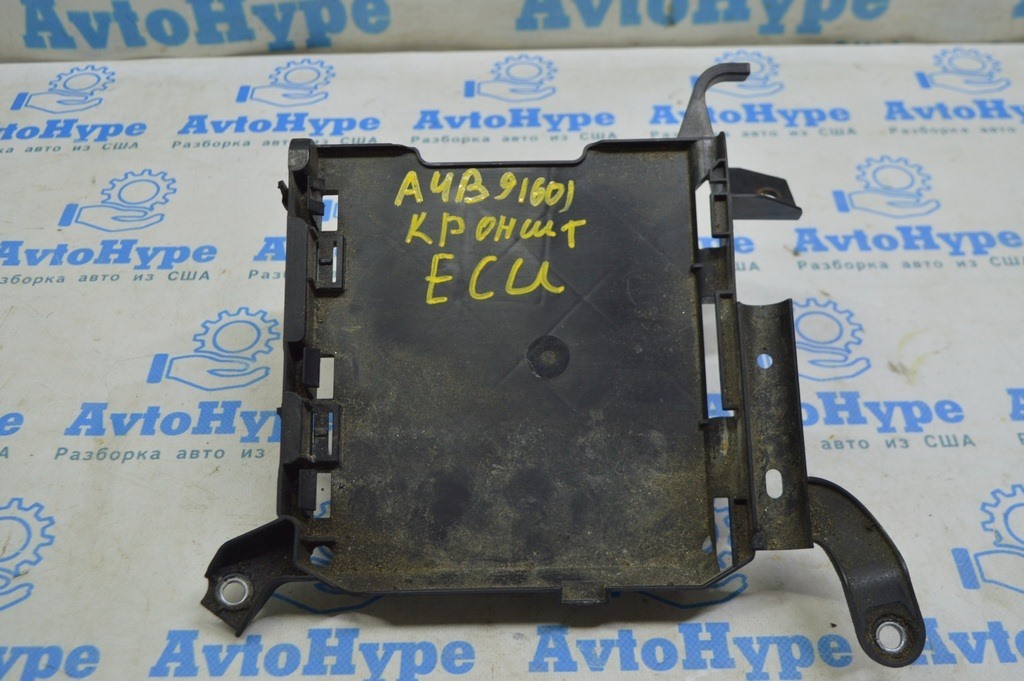 Кронштейн блока ECU Audi A4 B9 17-