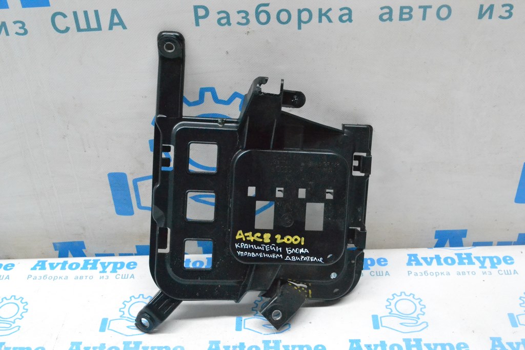 Кронштейн блока ECU компьютер двигателя Audi A7 C8 19-25 3.0 MHEV (01) дефект одного крепления