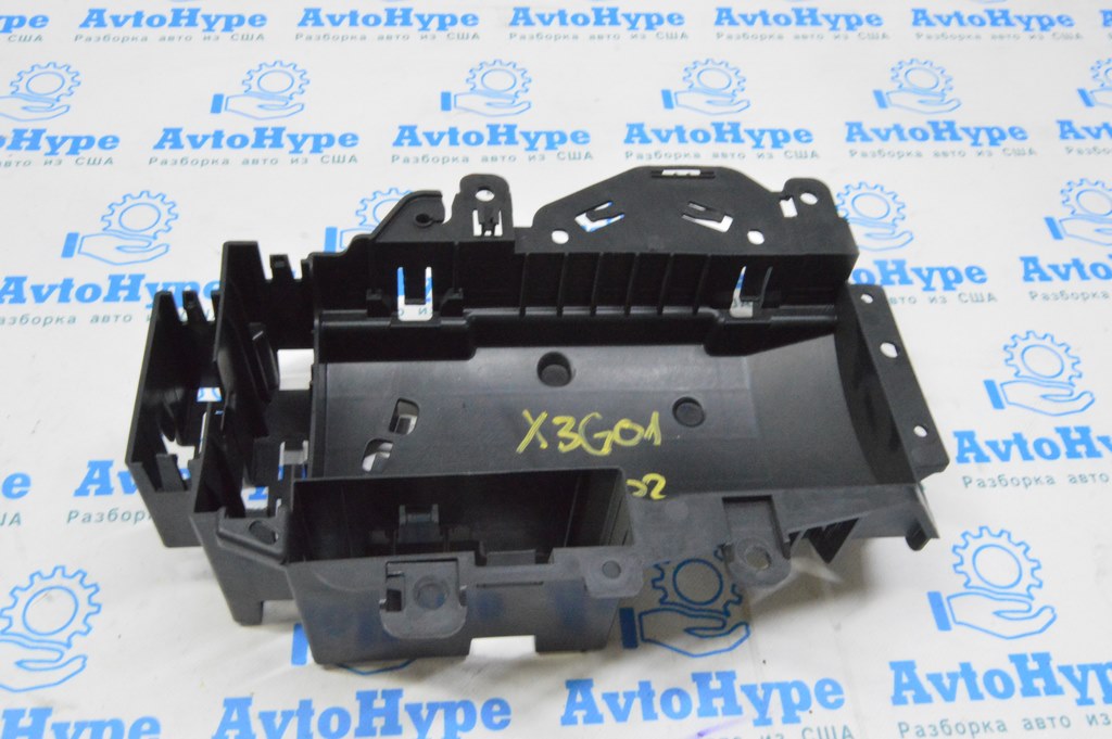 Кронштейн блока предохранителей багажника BMW X3 G01 18-24 (02)