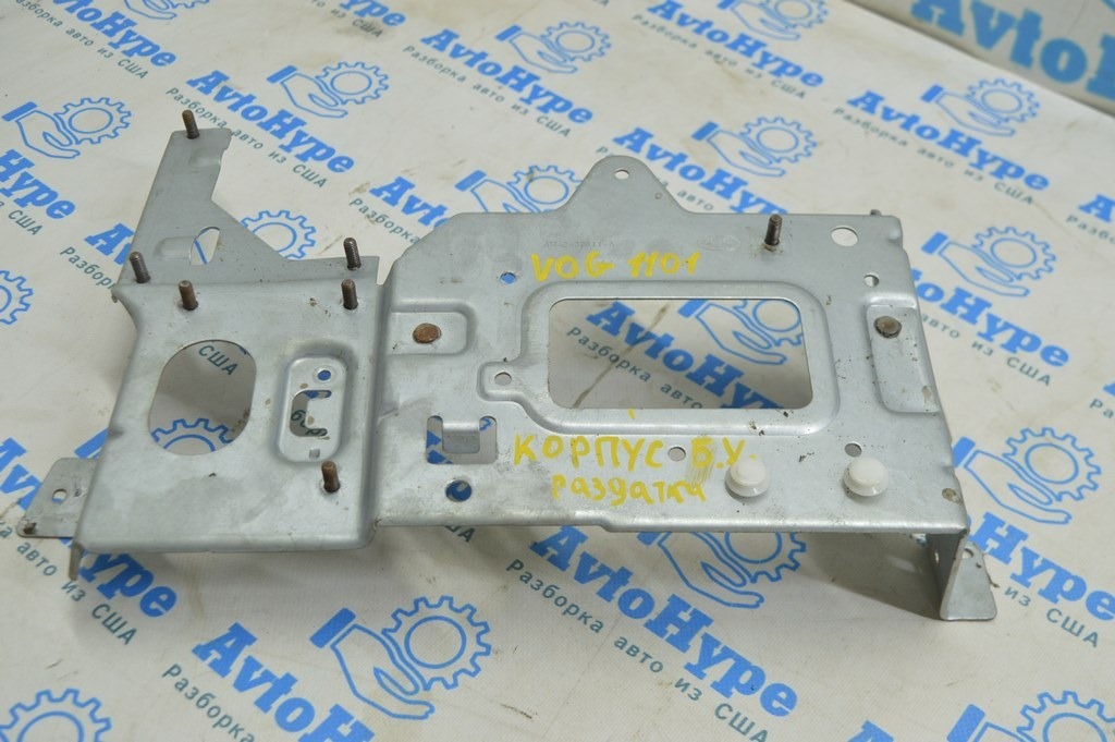Кронштейн блока управления раздатки Range Rover VOG L322 02-12